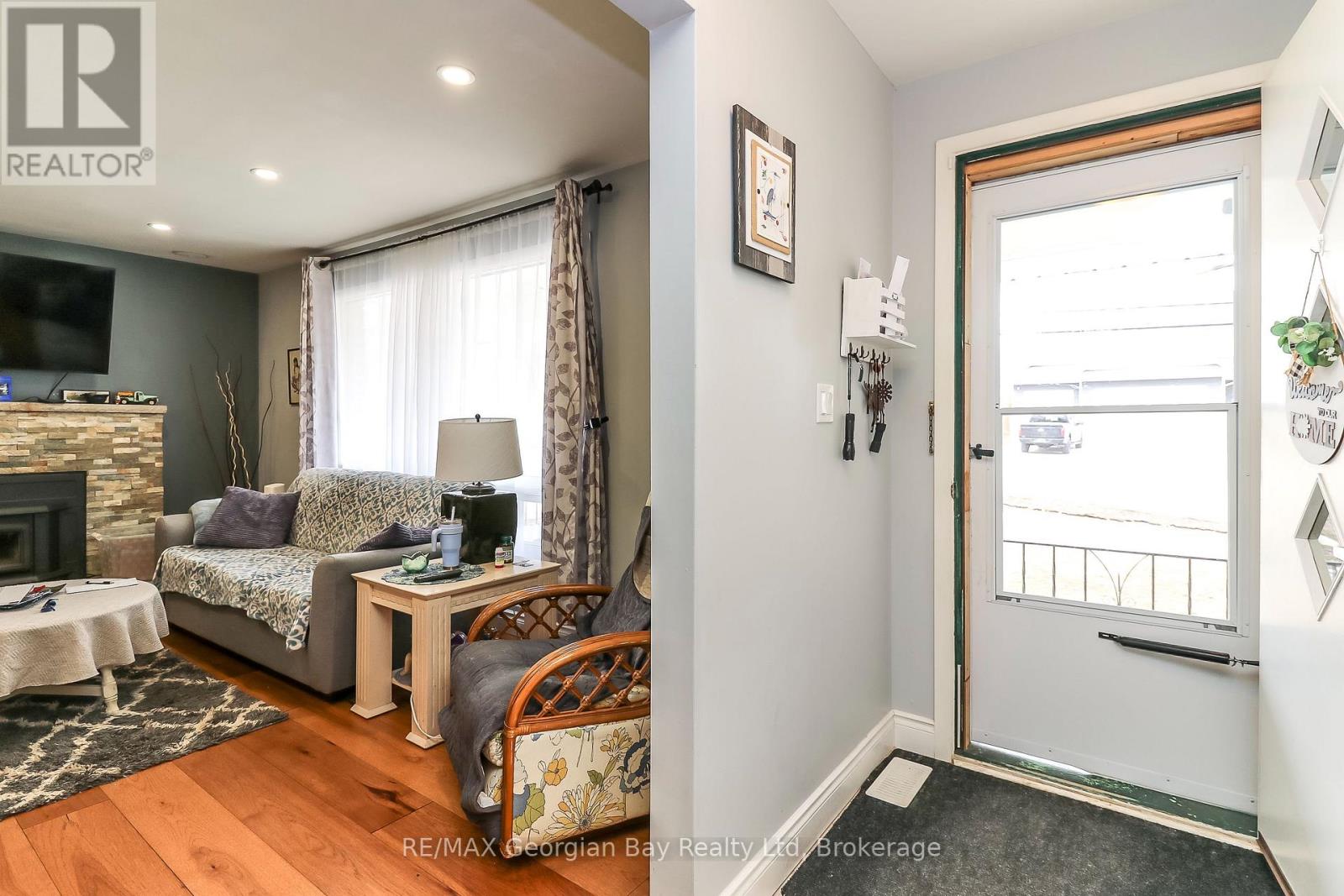 57 Maple Street, Tay, Ontario  L0K 2A0 - Photo 3 - S12951988