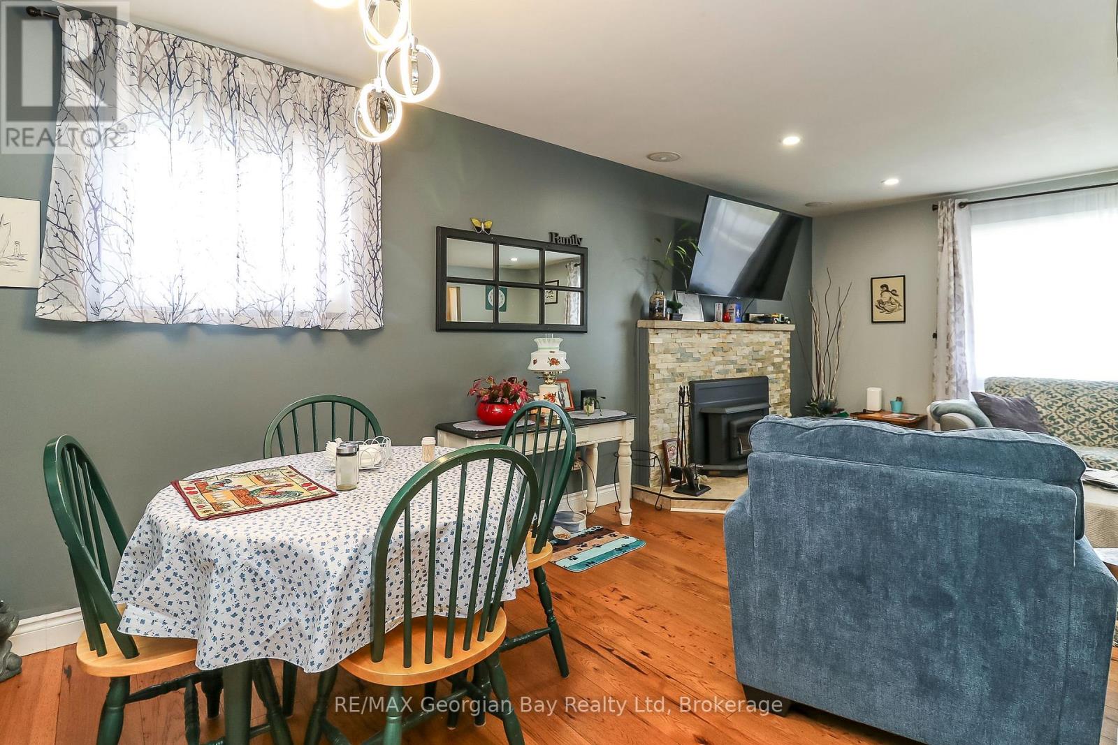 57 Maple Street, Tay, Ontario  L0K 2A0 - Photo 7 - S12951988