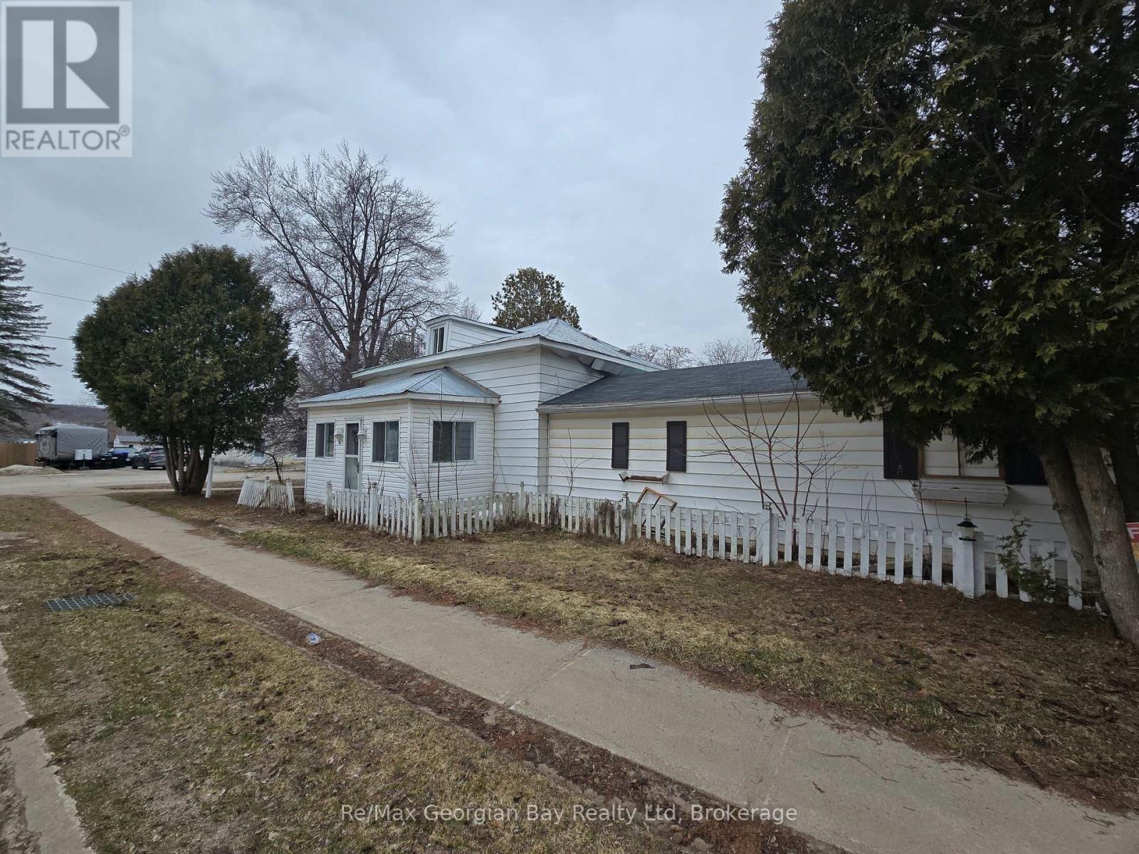 8 MILL STREET, Severn, Ontario