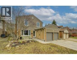 15 DEERWOOD Crescent, Kitchener, Ontario