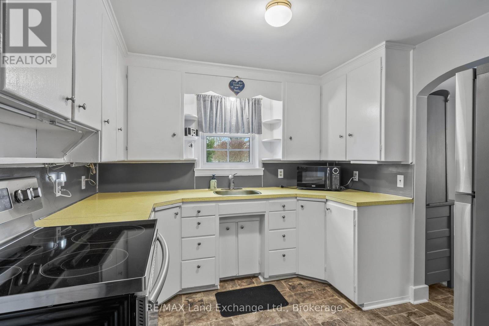 439 Green Street, Saugeen Shores, Ontario  N0H 2C0 - Photo 13 - X12952070