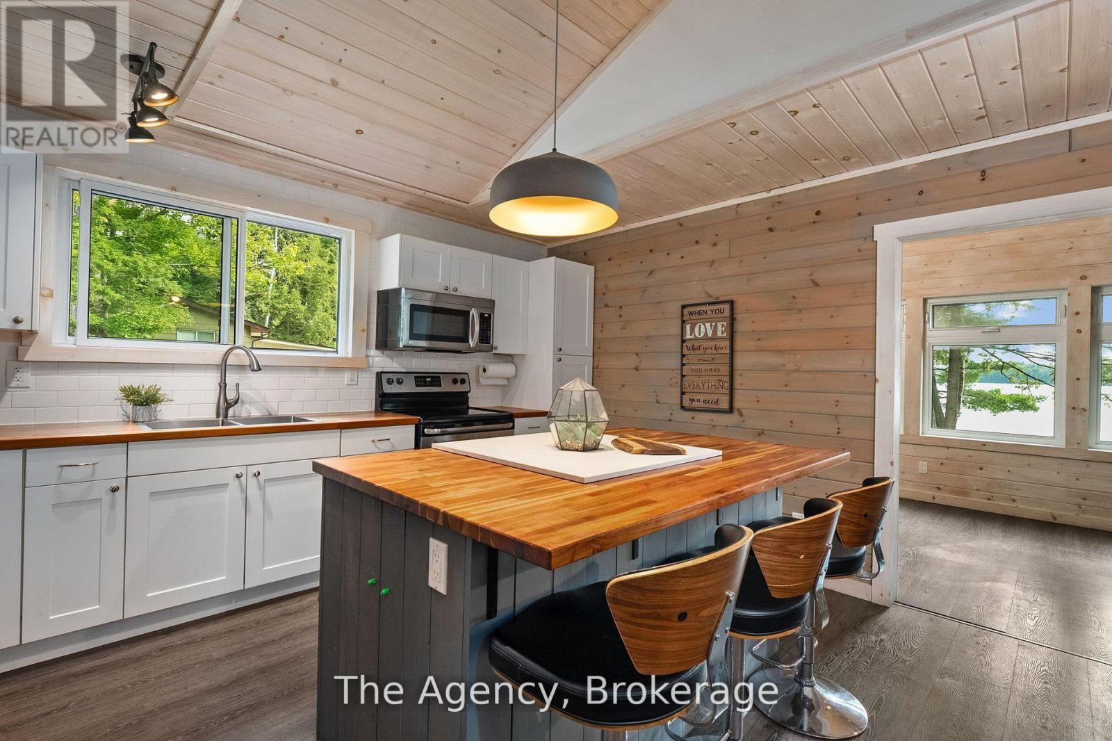 1032 Lakeshore Drive S, Bracebridge, Ontario  P1L 1X3 - Photo 12 - X12952164