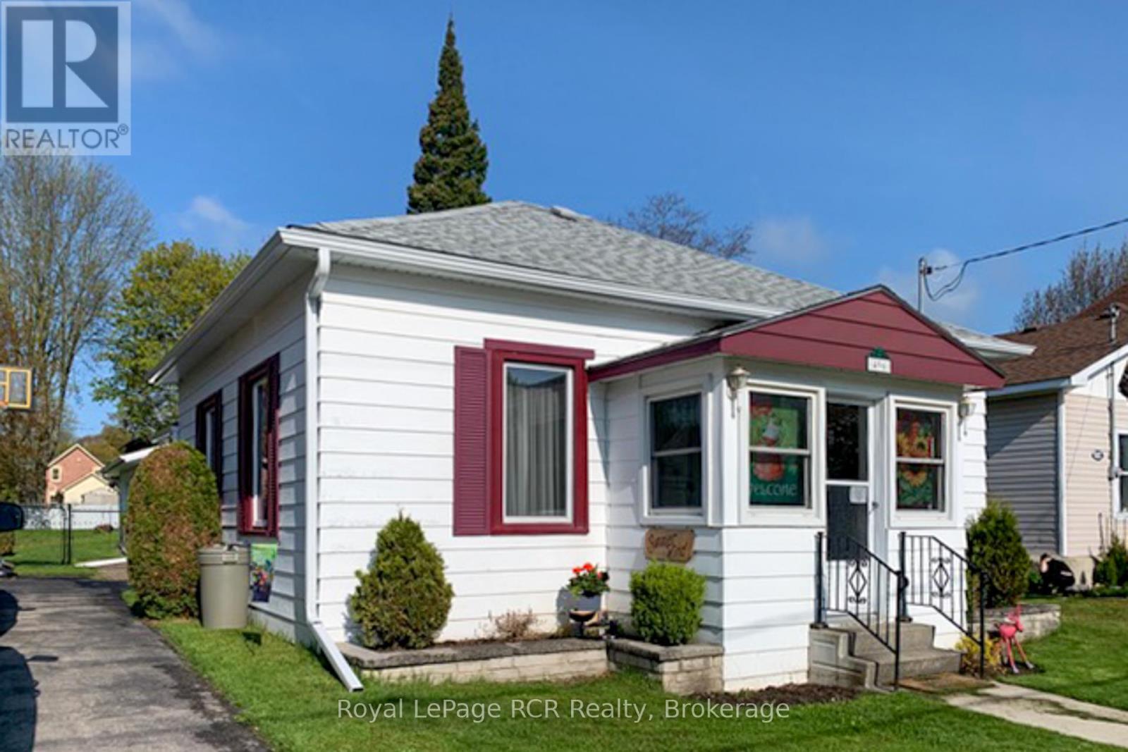 496 Brown Street N, South Bruce Peninsula, Ontario  N0H 2T0 - Photo 1 - X12952242