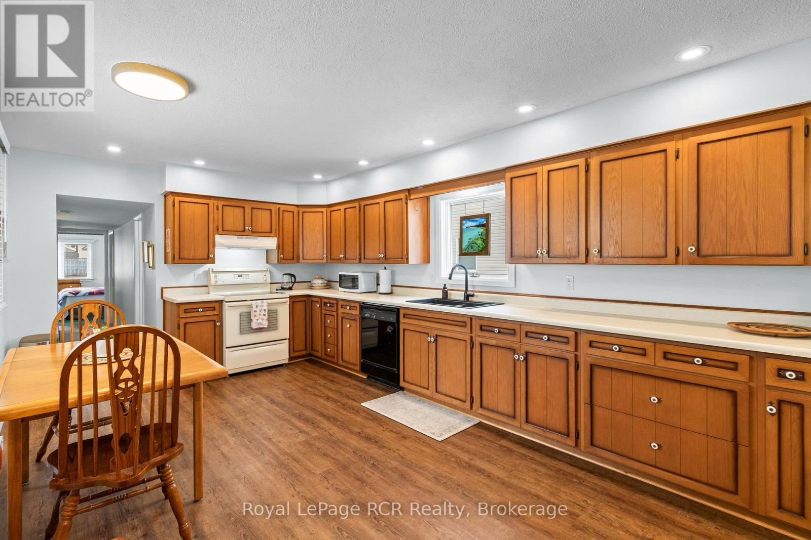 496 Brown Street N, South Bruce Peninsula, Ontario  N0H 2T0 - Photo 7 - X12952242