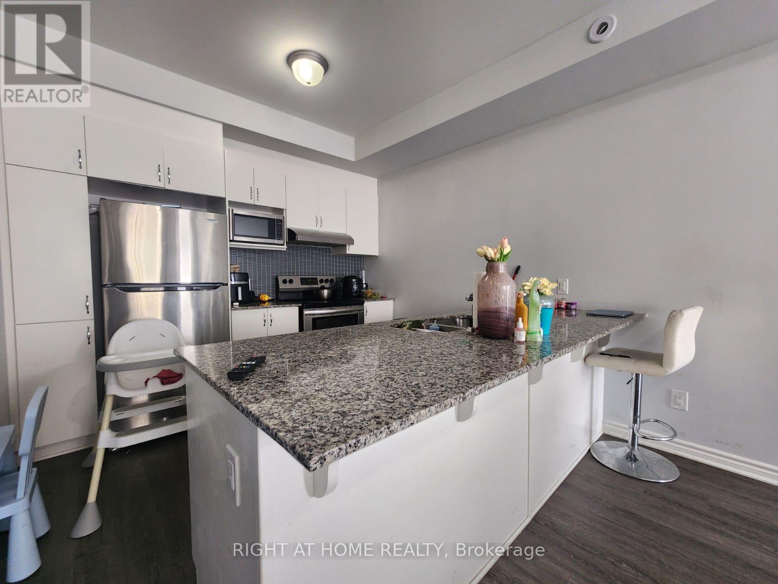 555 Takamose Pvt, Ottawa, Ontario  K1K 5A5 - Photo 3 - X12927150