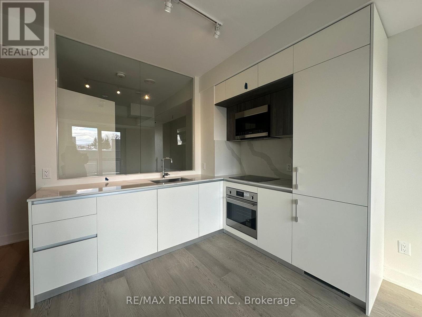 304 - 322 Dupont Street, Toronto, Ontario  M9R 1V9 - Photo 10 - C12951664