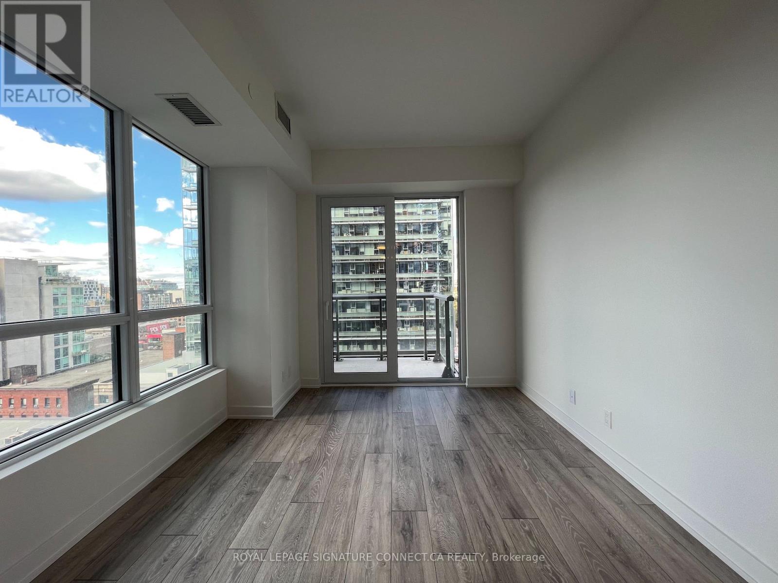 1202 - 108 Peter Street, Toronto, Ontario  M5V 2G7 - Photo 3 - C12952244