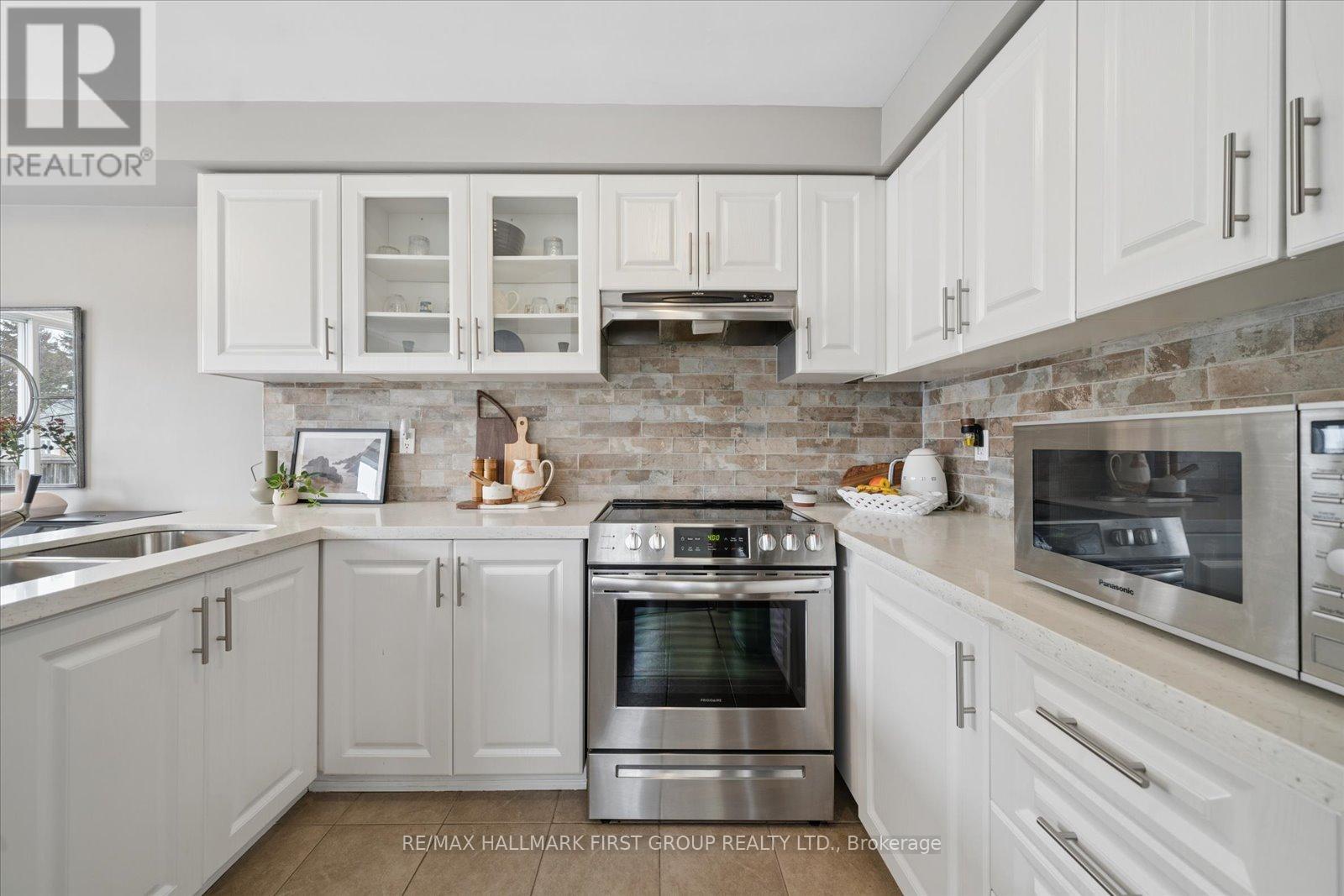 105 Zachary Place, Whitby, Ontario  L1M 1E2 - Photo 15 - E12951938