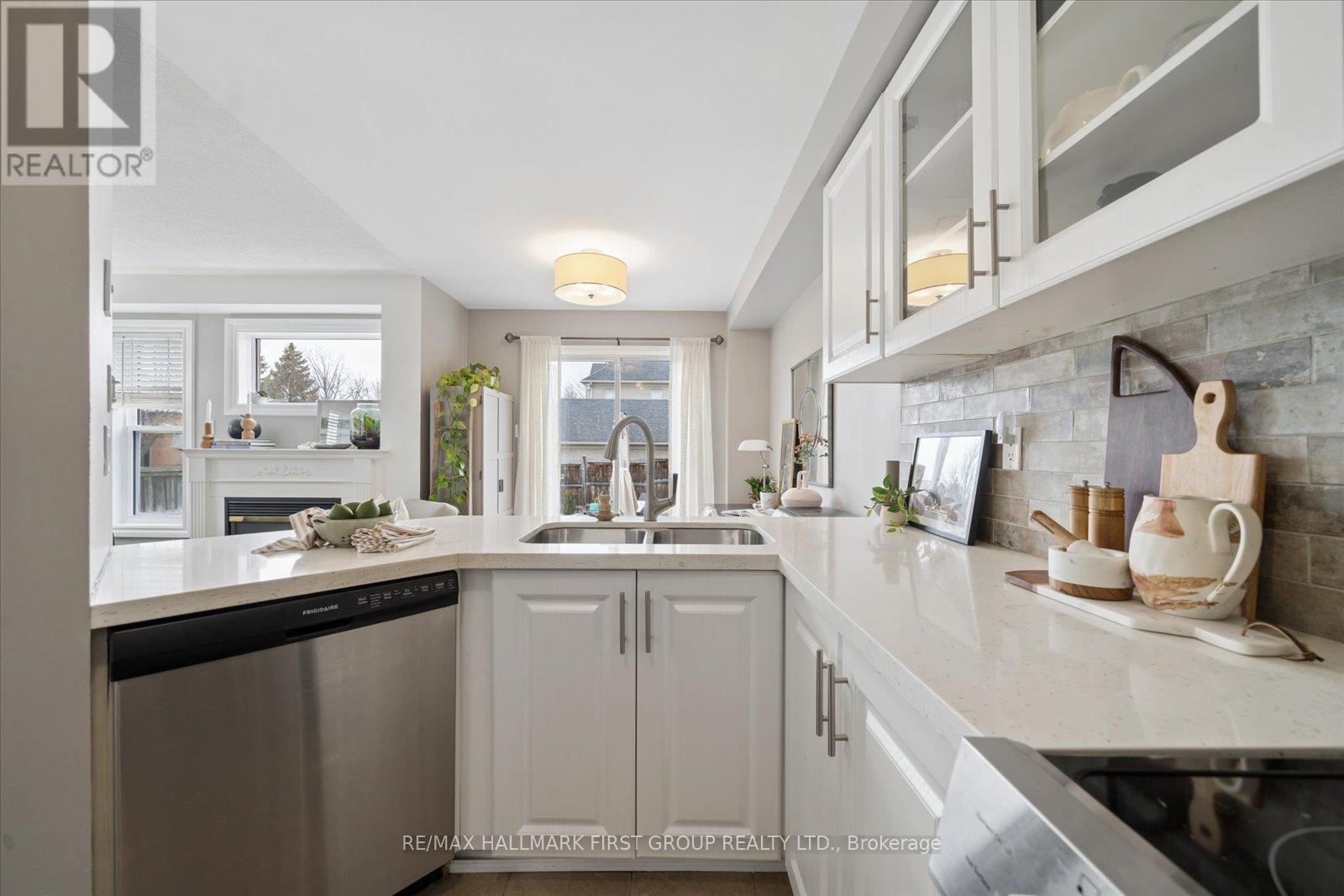 105 Zachary Place, Whitby, Ontario  L1M 1E2 - Photo 16 - E12951938