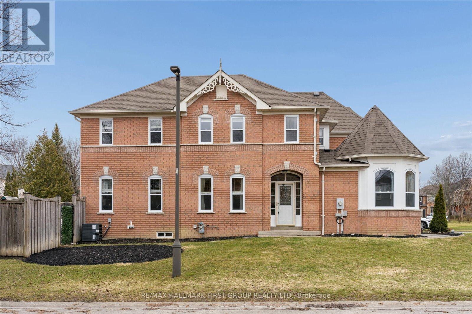 105 Zachary Place, Whitby, Ontario  L1M 1E2 - Photo 2 - E12951938