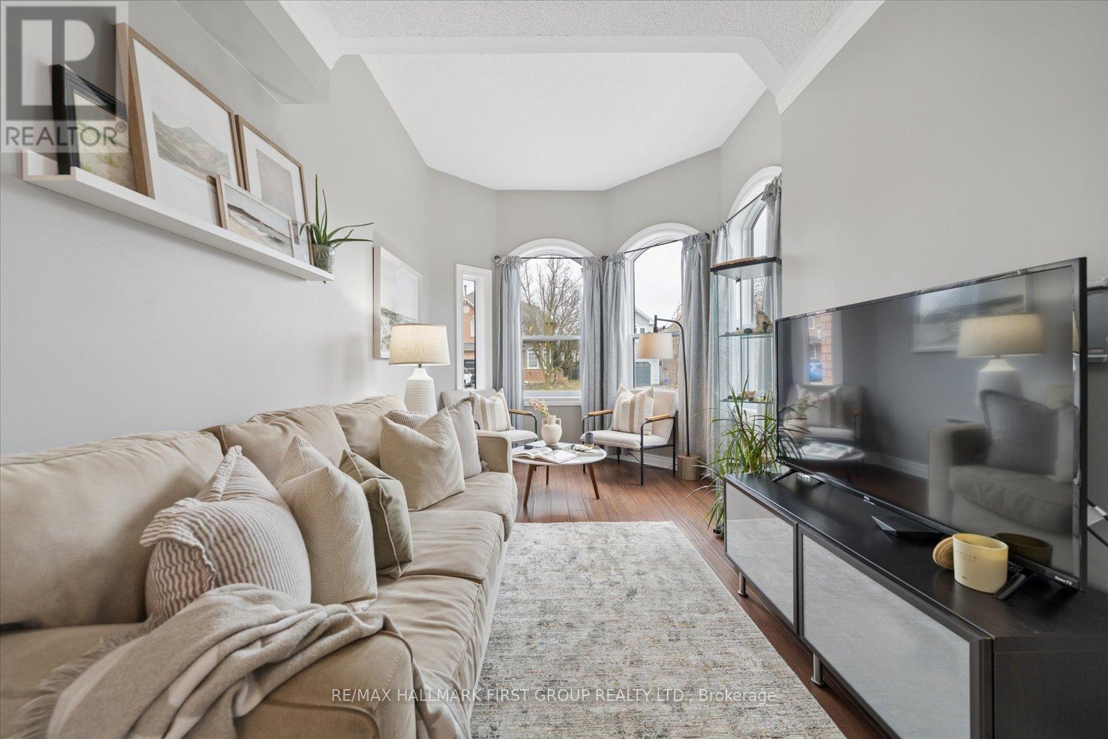 105 Zachary Place, Whitby, Ontario  L1M 1E2 - Photo 5 - E12951938