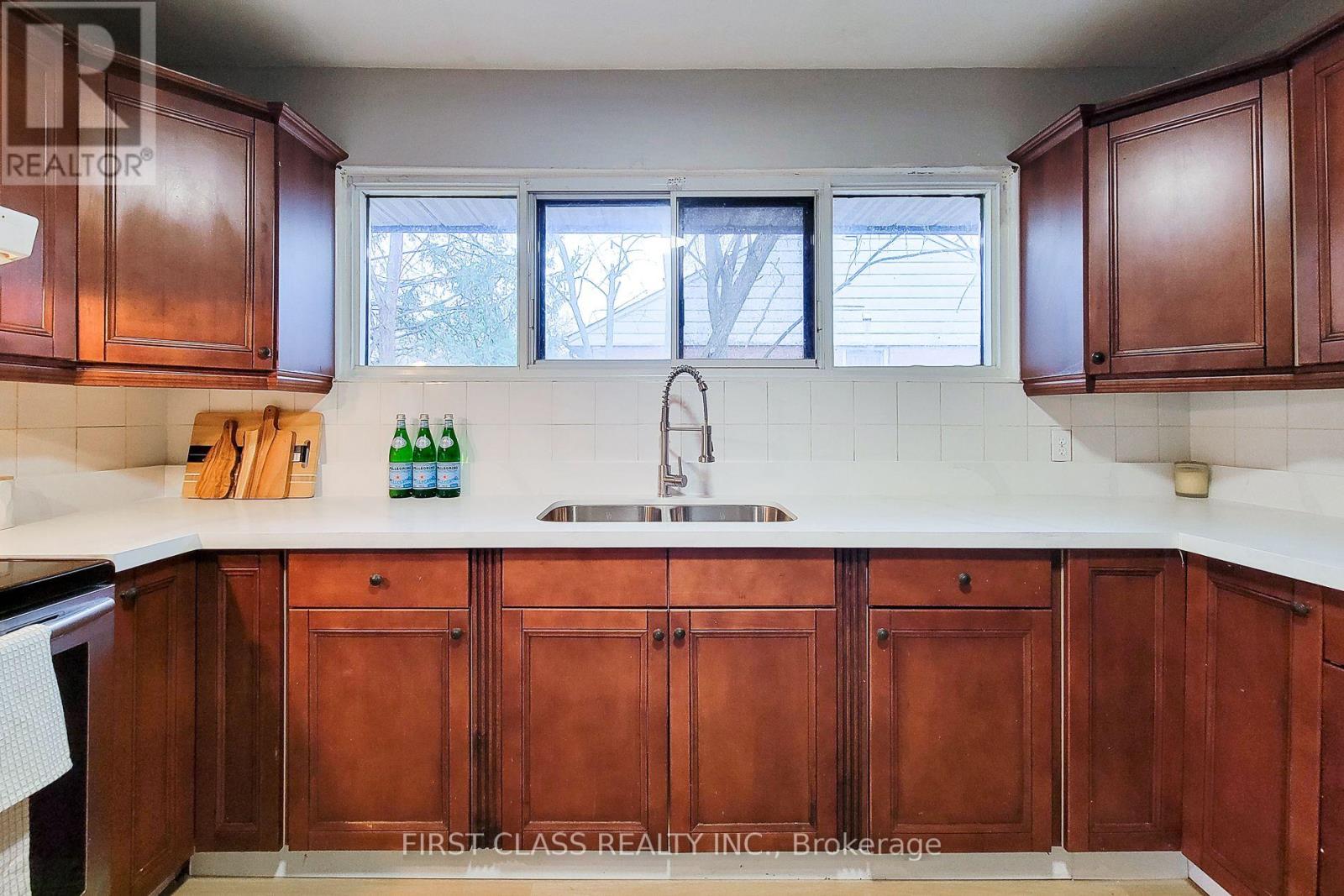 88 Radford Street, Hamilton, Ontario  L8S 3E6 - Photo 13 - X12946392