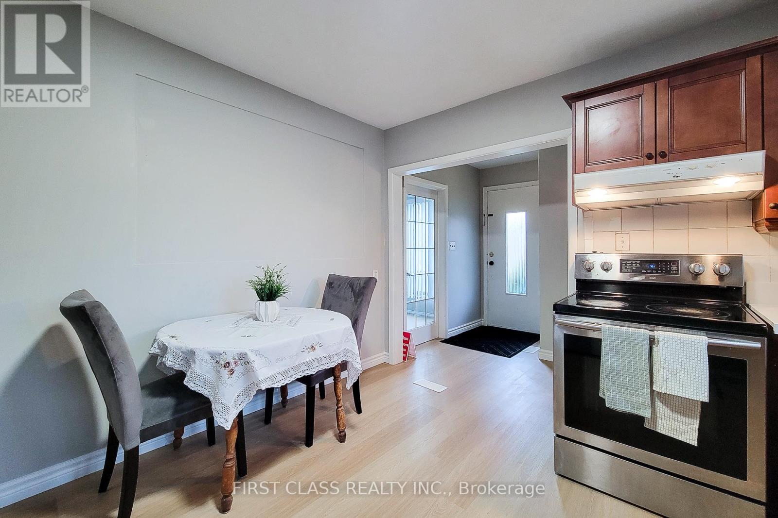 88 Radford Street, Hamilton, Ontario  L8S 3E6 - Photo 12 - X12946392