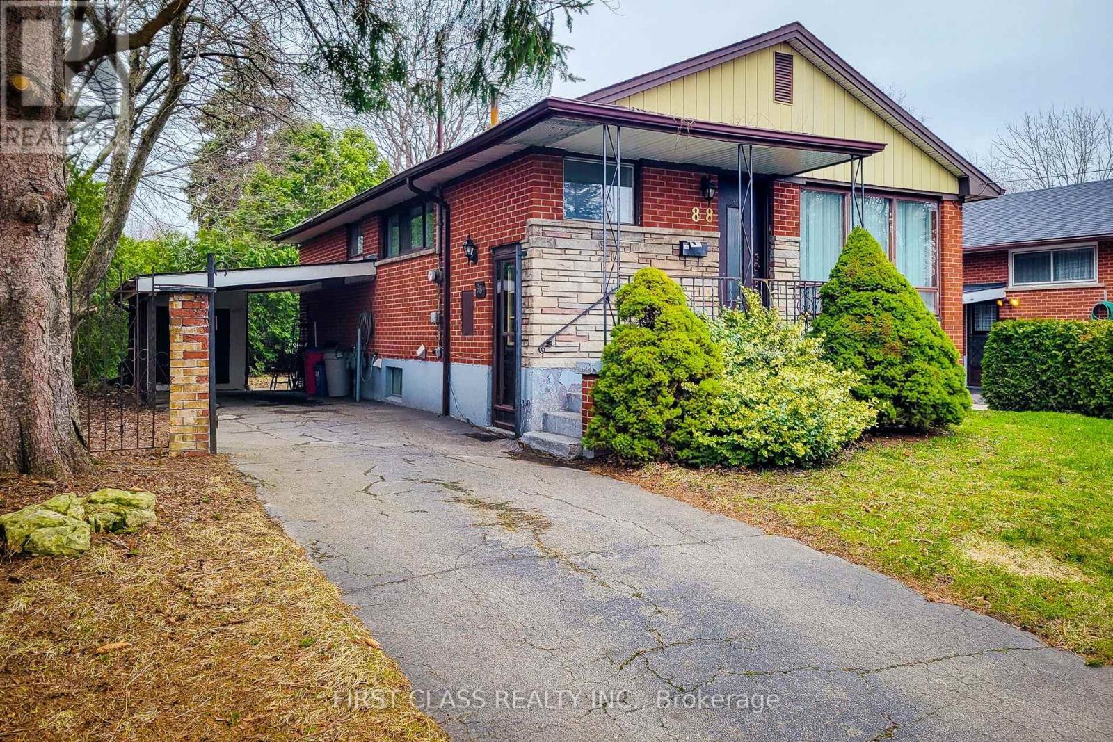 88 Radford Street, Hamilton, Ontario  L8S 3E6 - Photo 3 - X12946392