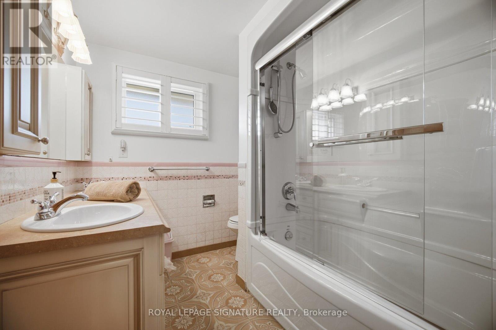 39 Darlington Drive, Hamilton, Ontario  L9C 2L8 - Photo 25 - X12950436