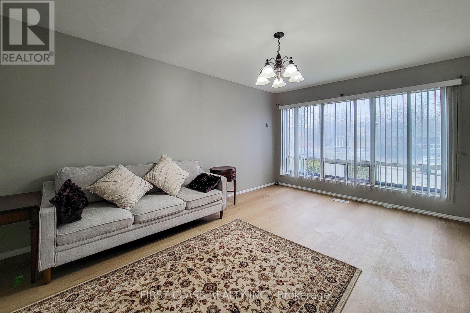 88 Radford Street, Hamilton, Ontario  L8S 3E6 - Photo 5 - X12946392