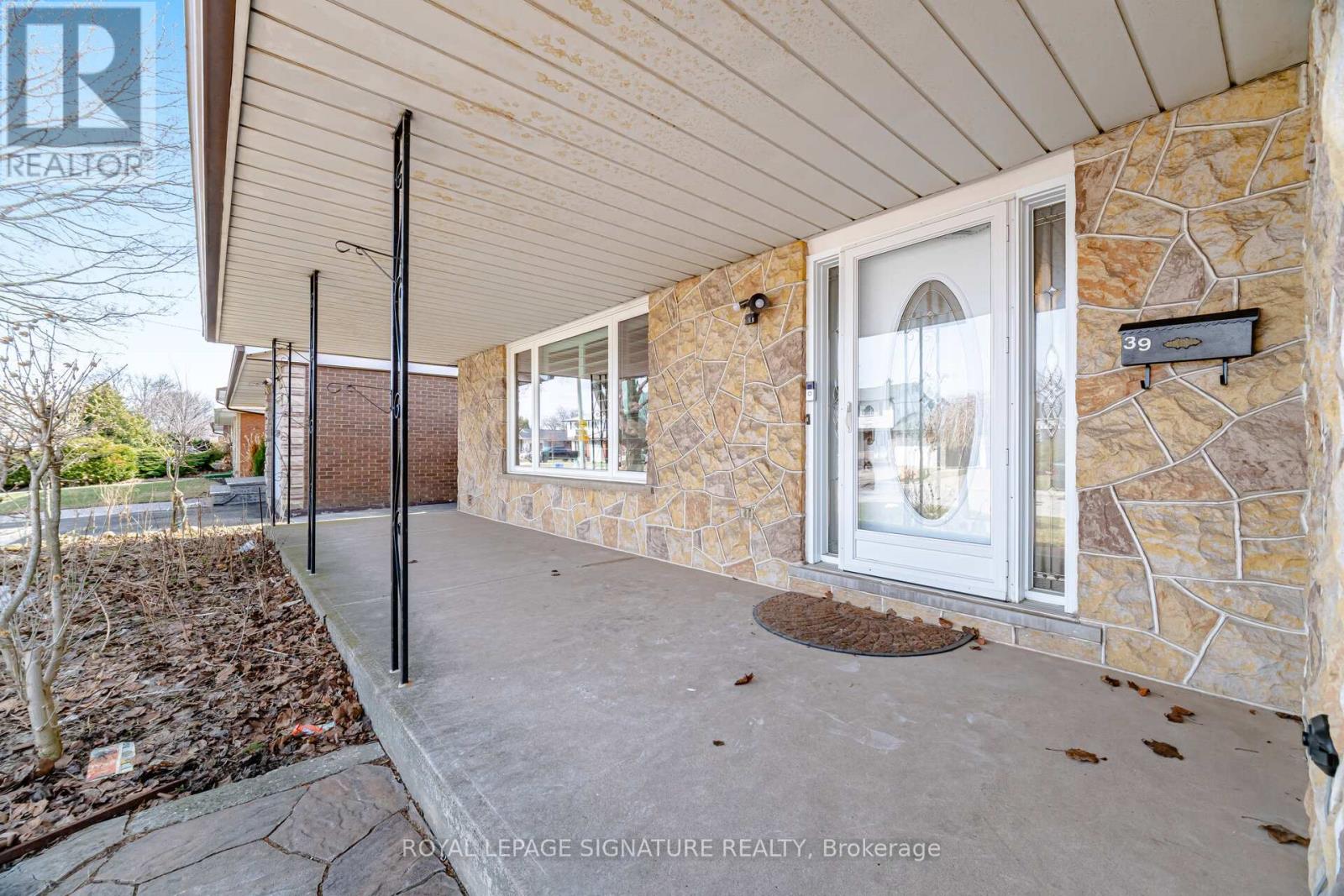 39 Darlington Drive, Hamilton, Ontario  L9C 2L8 - Photo 4 - X12950436