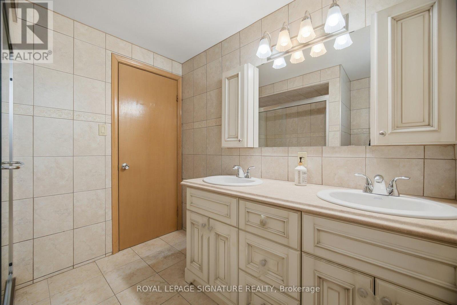 39 Darlington Drive, Hamilton, Ontario  L9C 2L8 - Photo 20 - X12950436