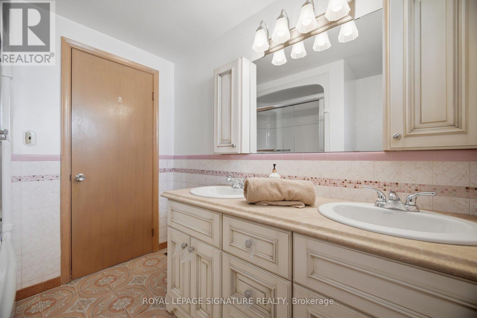 39 Darlington Drive, Hamilton, Ontario  L9C 2L8 - Photo 26 - X12950436