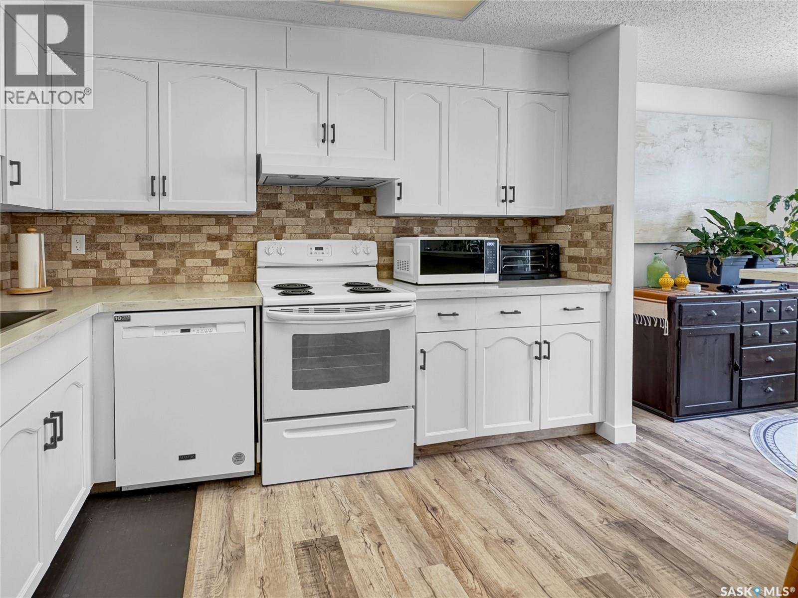 204 1452 102nd Street, North Battleford, Saskatchewan  S9A 1G7 - Photo 3 - SK031826