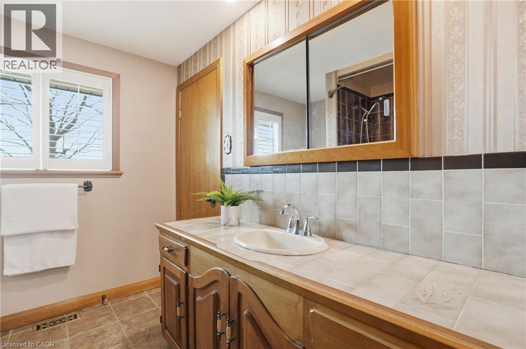 1 Thorncrest Boulevard, Dundas, Ontario  L9H 7L1 - Photo 32 - 40813623