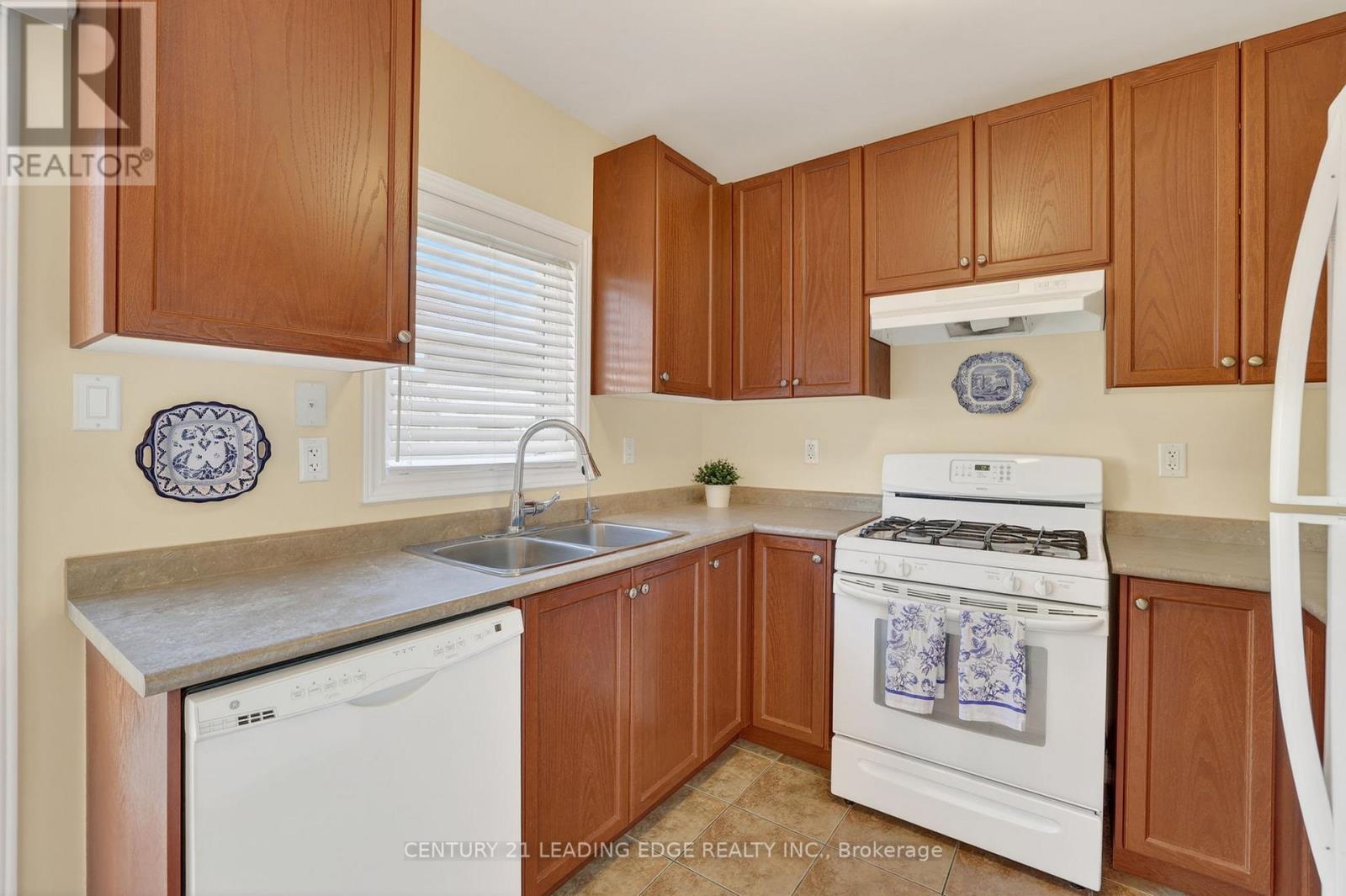 15 Betula Gate, Whitchurch-Stouffville, Ontario  L4A 0V2 - Photo 10 - N12952114