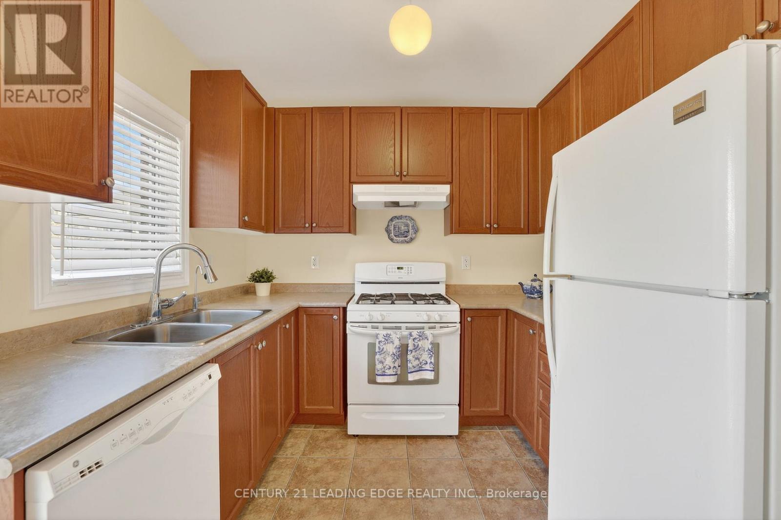 15 Betula Gate, Whitchurch-Stouffville, Ontario  L4A 0V2 - Photo 9 - N12952114