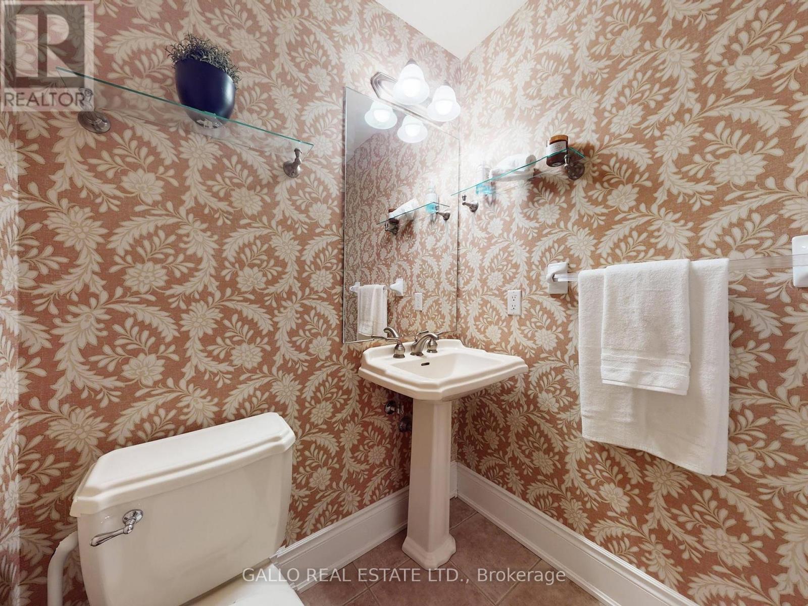 82 Bayberry Street, Whitchurch-Stouffville, Ontario  L4A 0E2 - Photo 5 - N12952116