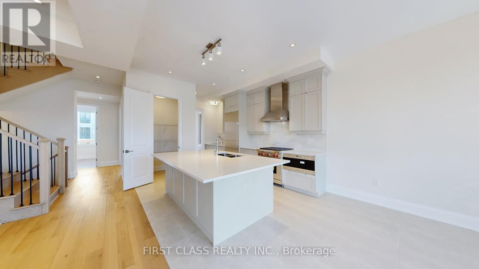 410 York Downs Boulevard, Markham, Ontario  L6C 3R4 - Photo 11 - N12952188