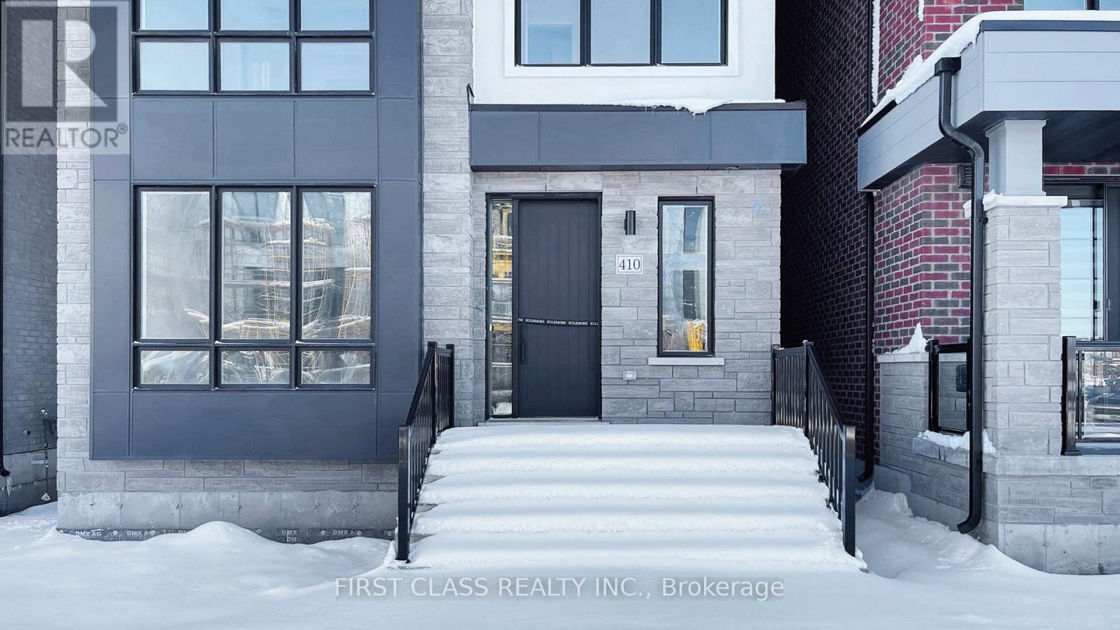 410 York Downs Boulevard, Markham, Ontario  L6C 3R4 - Photo 3 - N12952188