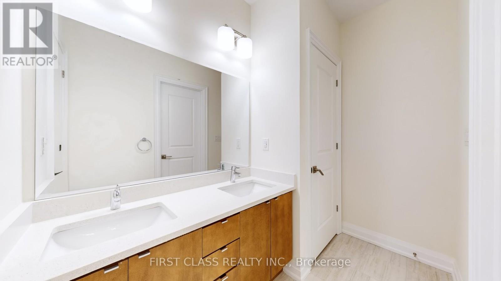 410 York Downs Boulevard, Markham, Ontario  L6C 3R4 - Photo 38 - N12952188