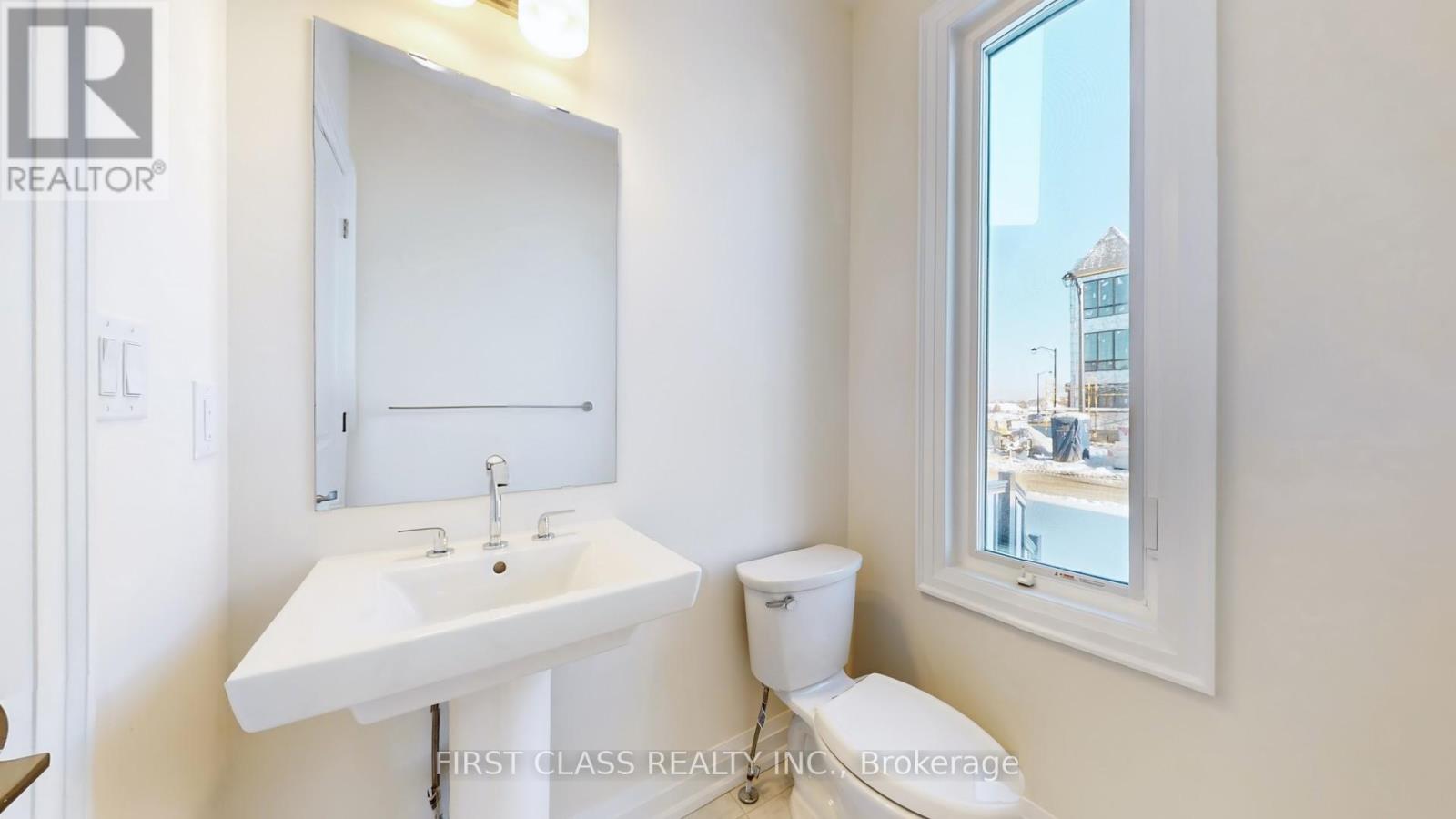 410 York Downs Boulevard, Markham, Ontario  L6C 3R4 - Photo 8 - N12952188