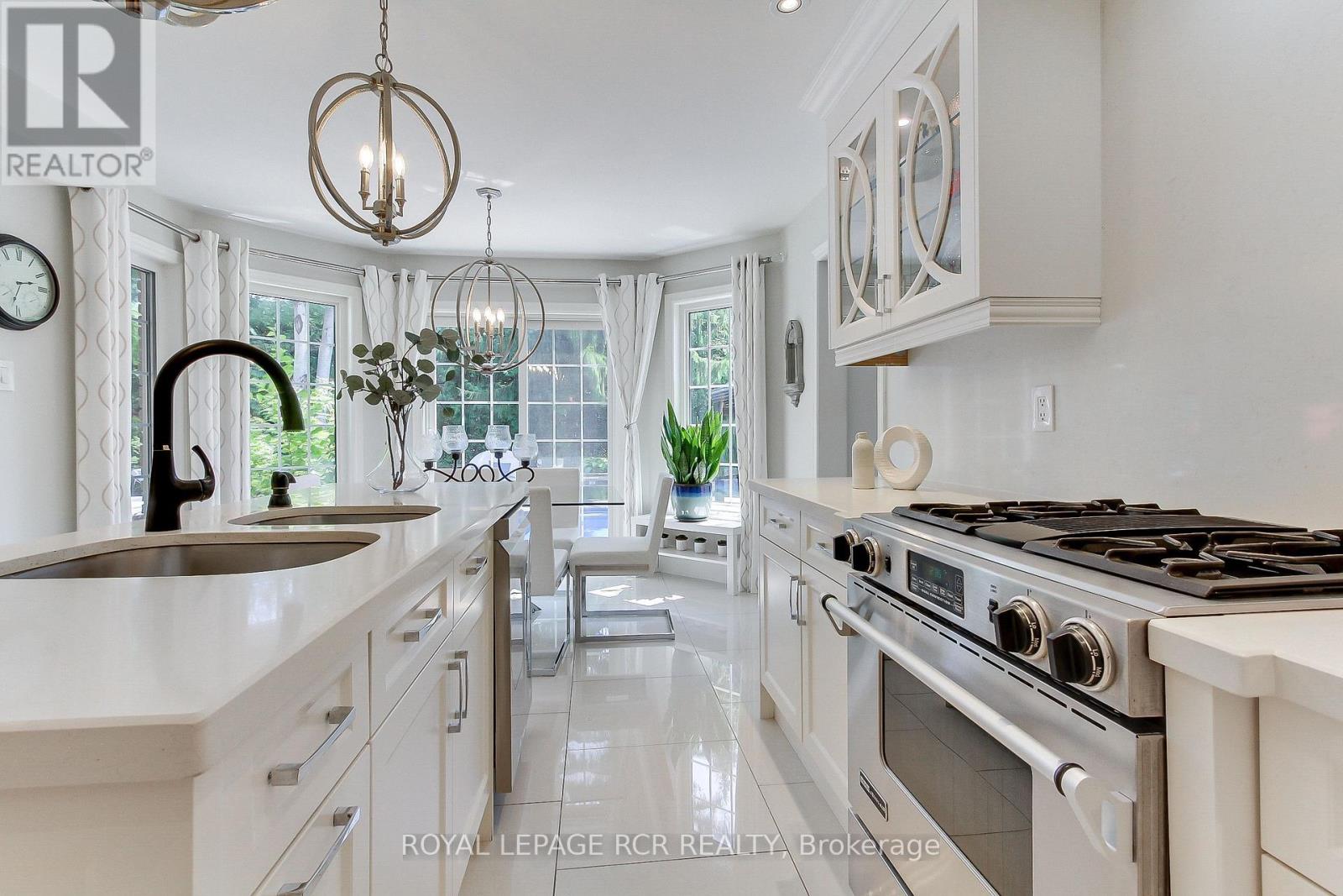 646 Brooker Ridge, Newmarket, Ontario  L3X 1V7 - Photo 17 - N12952190