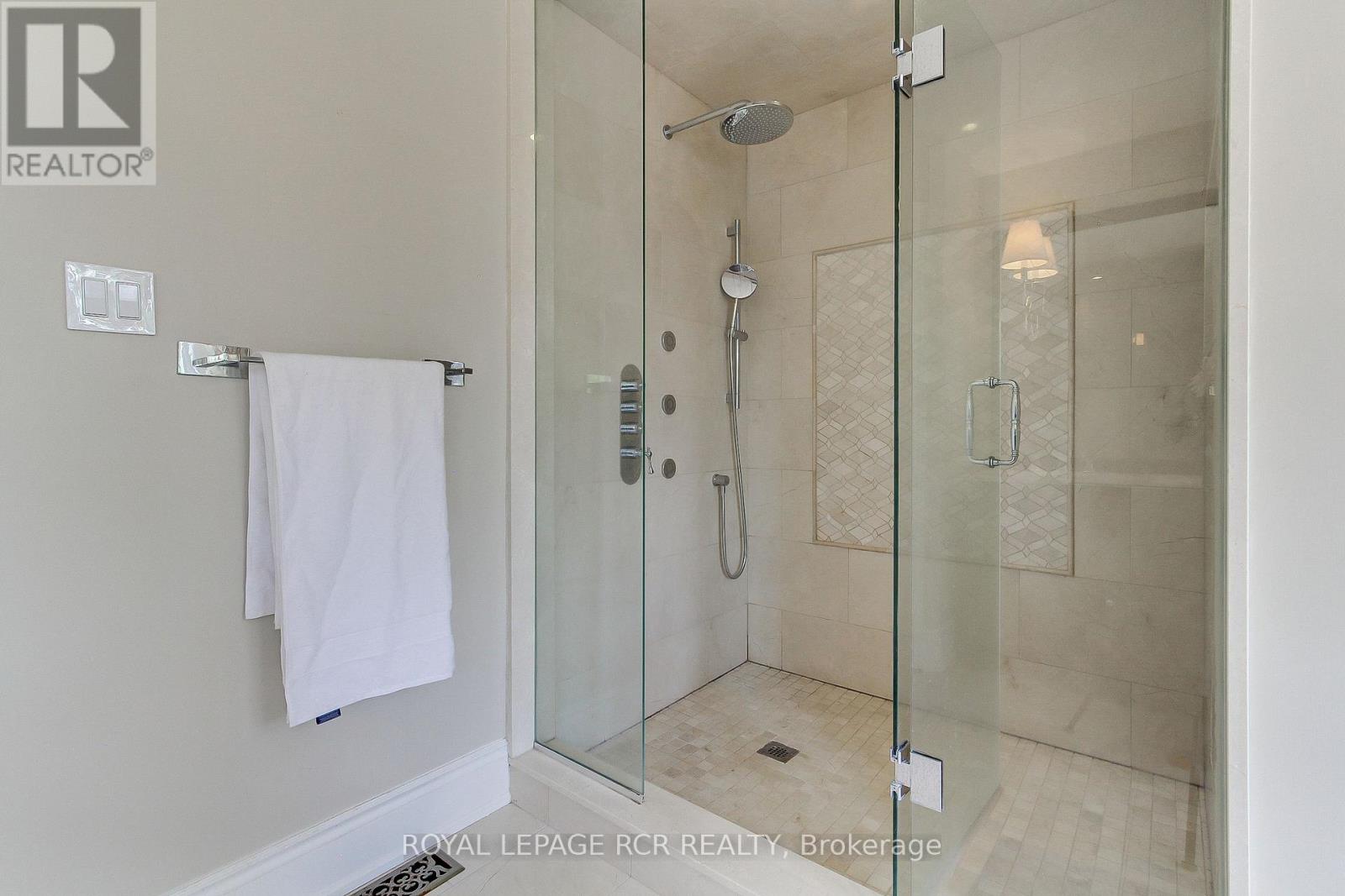 646 Brooker Ridge, Newmarket, Ontario  L3X 1V7 - Photo 32 - N12952190