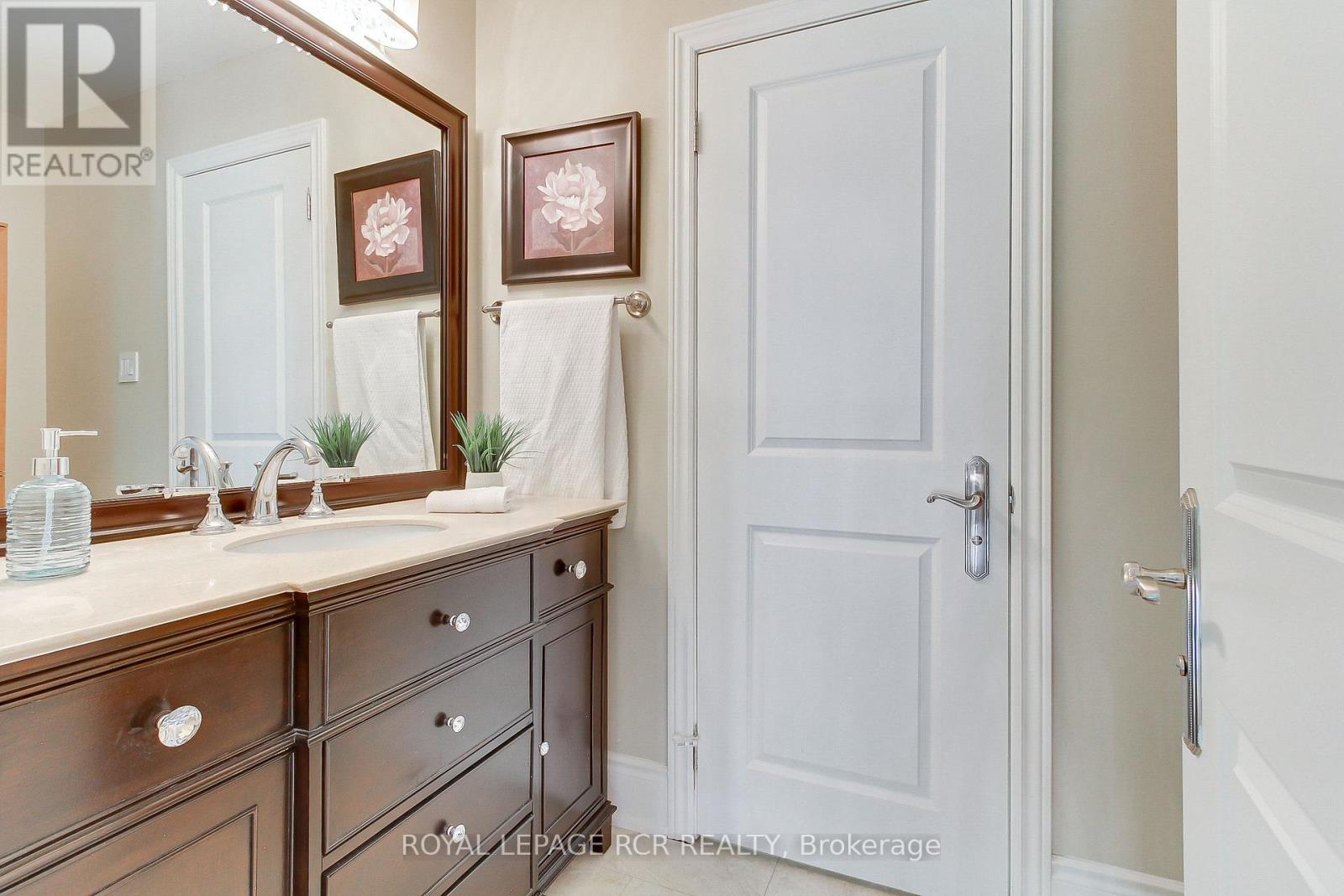 646 Brooker Ridge, Newmarket, Ontario  L3X 1V7 - Photo 36 - N12952190