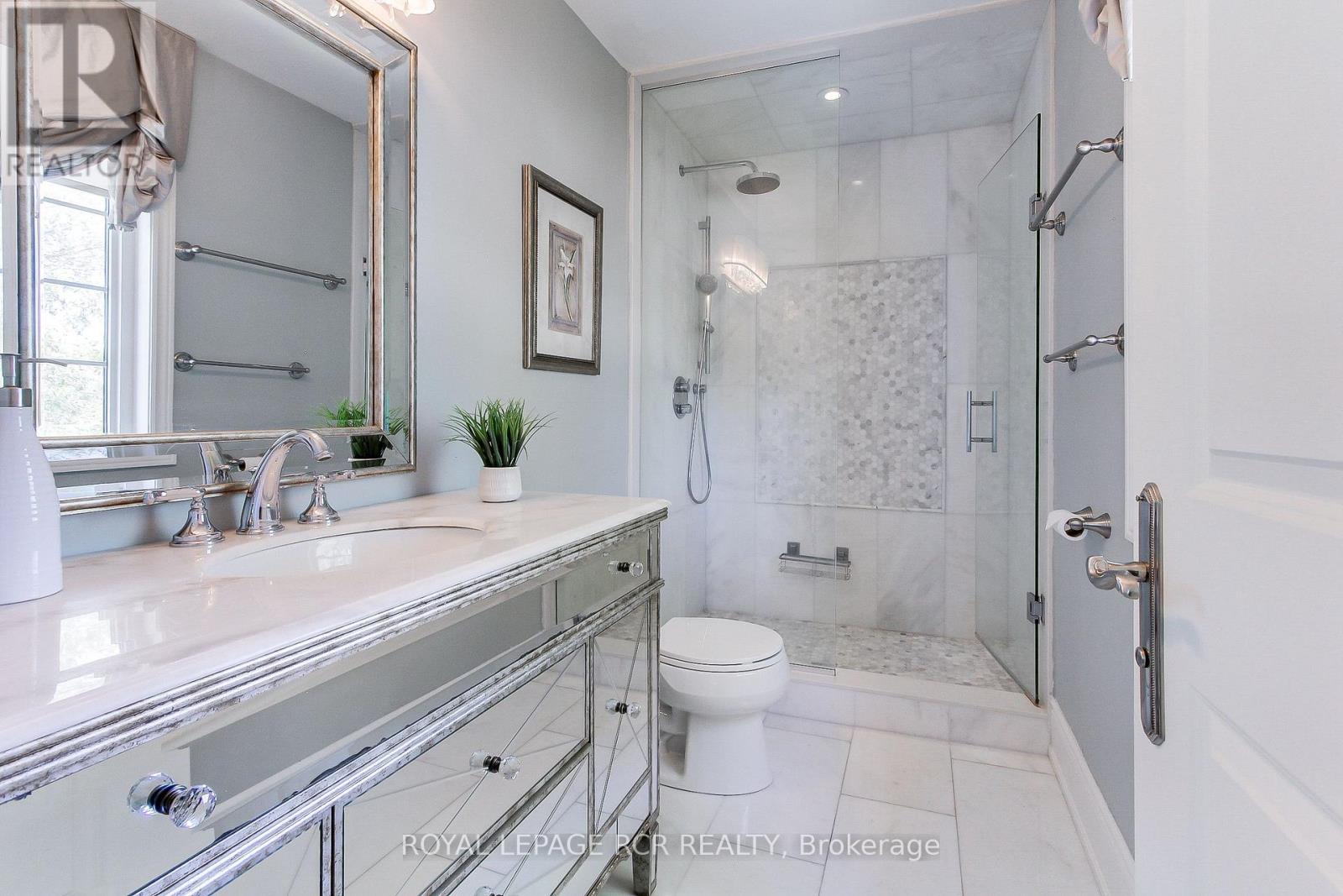 646 Brooker Ridge, Newmarket, Ontario  L3X 1V7 - Photo 38 - N12952190