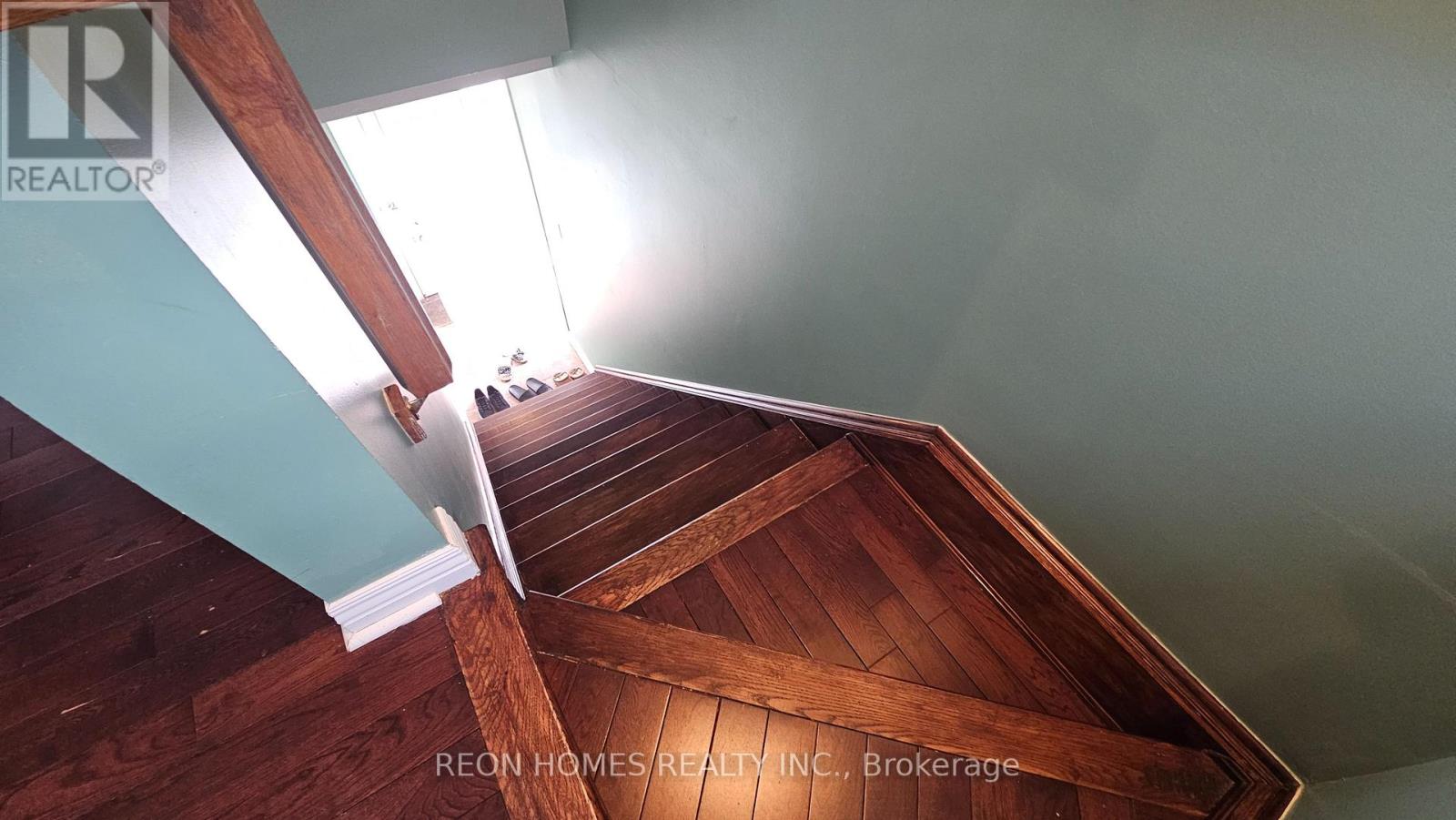 Coach House - 1 Chippenham Lane, Markham, Ontario  L6B 1L6 - Photo 12 - N12952250