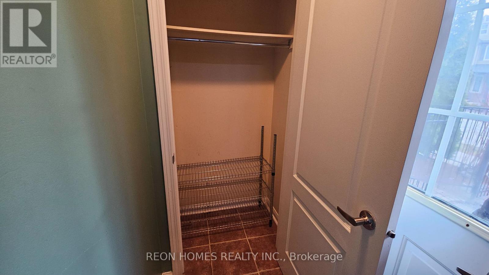 Coach House - 1 Chippenham Lane, Markham, Ontario  L6B 1L6 - Photo 13 - N12952250