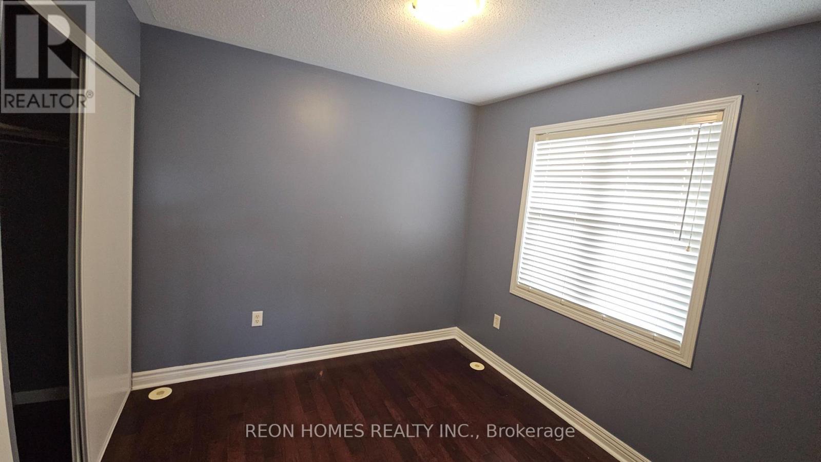 Coach House - 1 Chippenham Lane, Markham, Ontario  L6B 1L6 - Photo 6 - N12952250