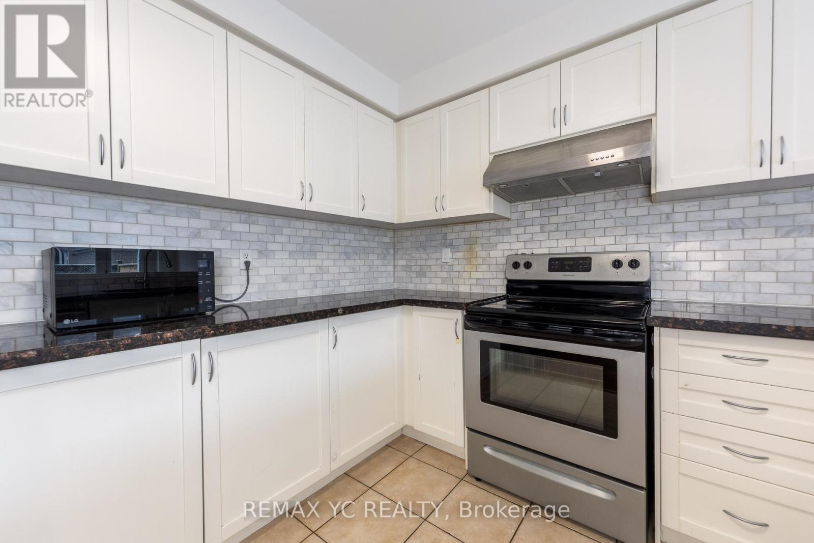 299 Bantry Avenue, Richmond Hill, Ontario  L4B 4M8 - Photo 12 - N12951284