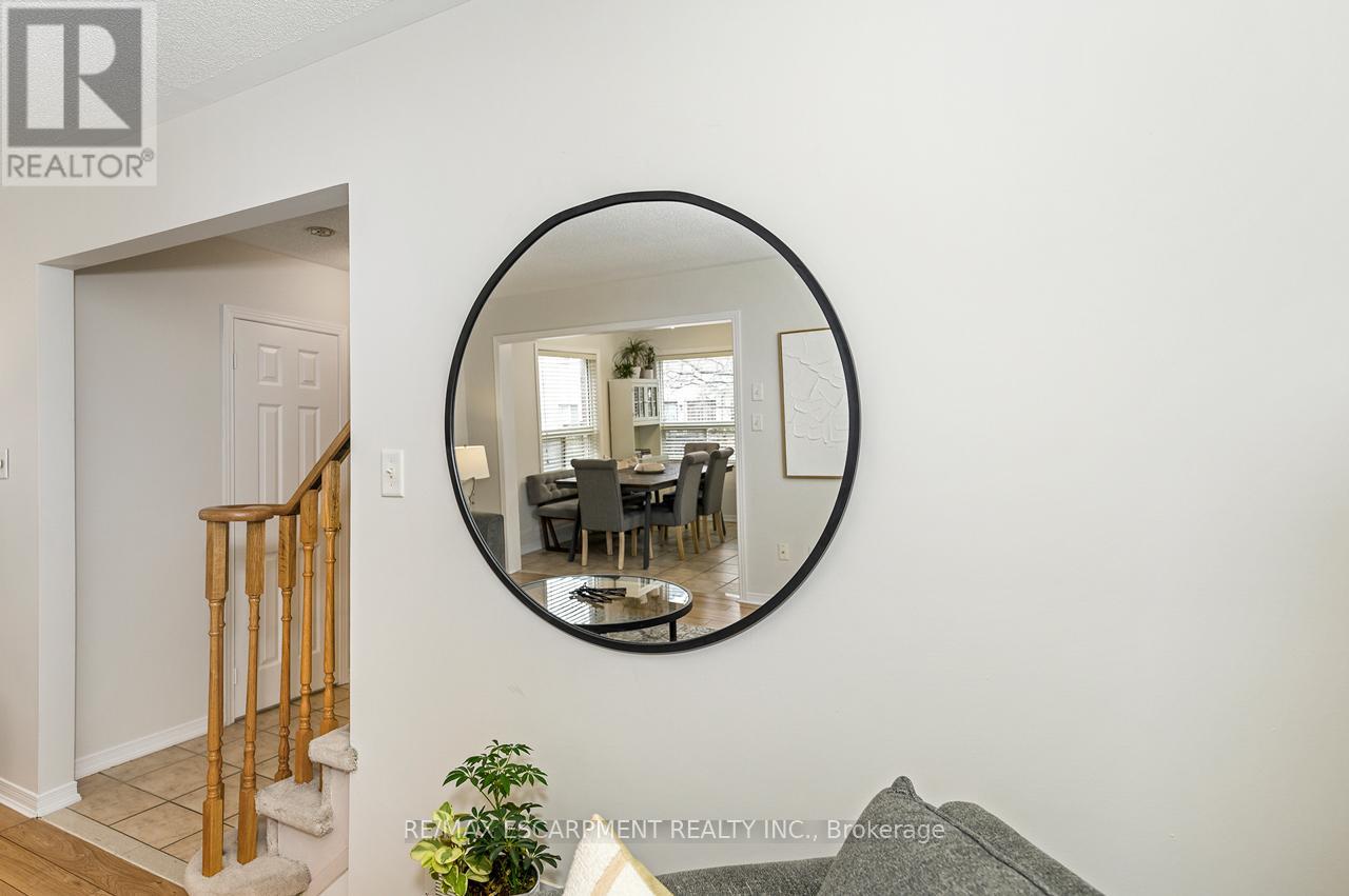 1815 Cobra Crescent, Burlington, Ontario  L7L 7M1 - Photo 12 - W12951956