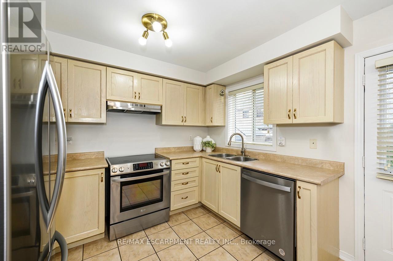 1815 Cobra Crescent, Burlington, Ontario  L7L 7M1 - Photo 15 - W12951956