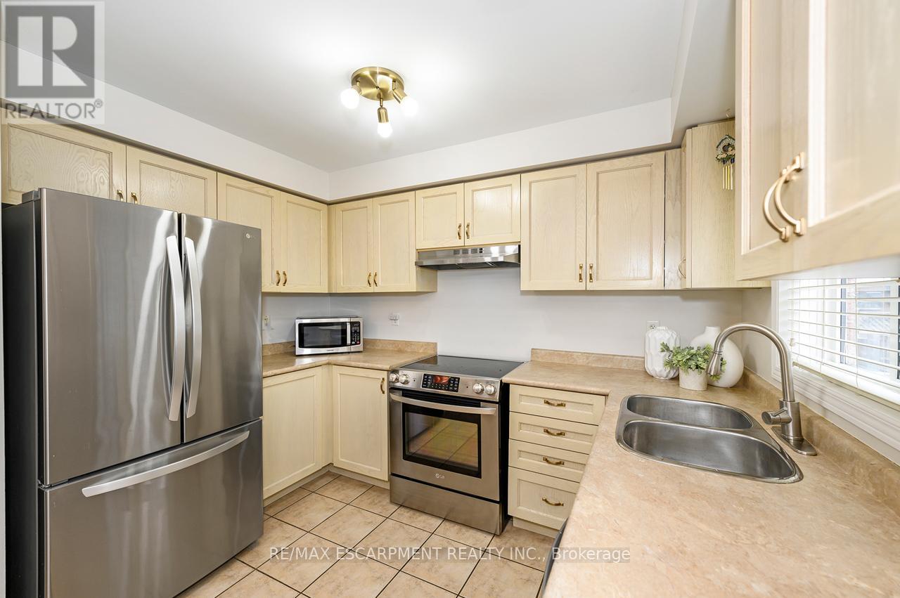 1815 Cobra Crescent, Burlington, Ontario  L7L 7M1 - Photo 16 - W12951956