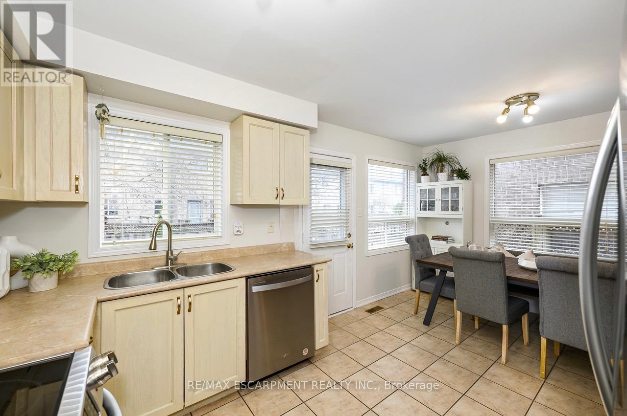 1815 Cobra Crescent, Burlington, Ontario  L7L 7M1 - Photo 18 - W12951956