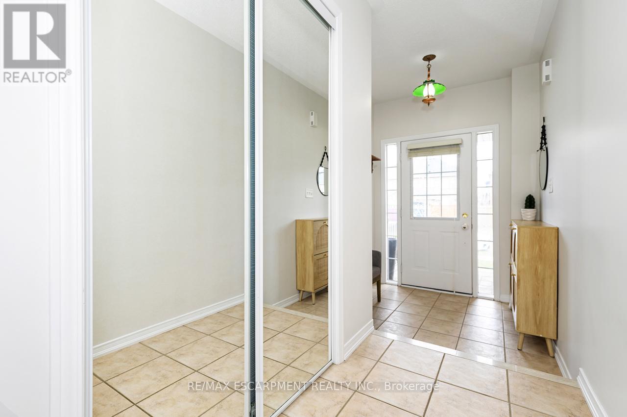 1815 Cobra Crescent, Burlington, Ontario  L7L 7M1 - Photo 5 - W12951956