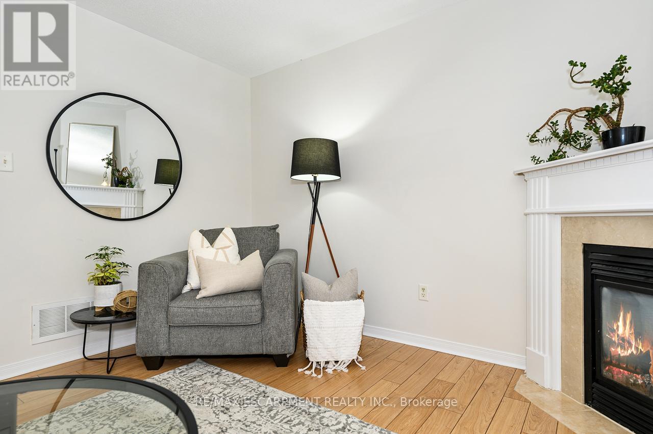 1815 Cobra Crescent, Burlington, Ontario  L7L 7M1 - Photo 9 - W12951956