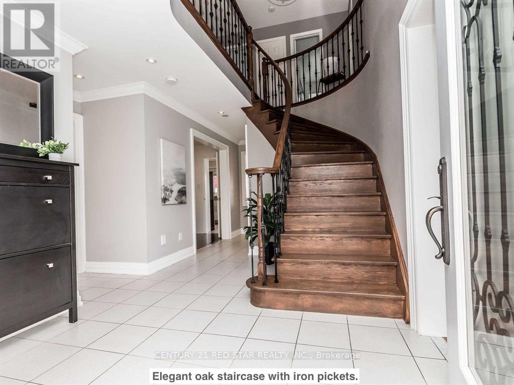 1358 Beauty Bush Court, Mississauga, Ontario  L5V 1K4 - Photo 12 - W12951986