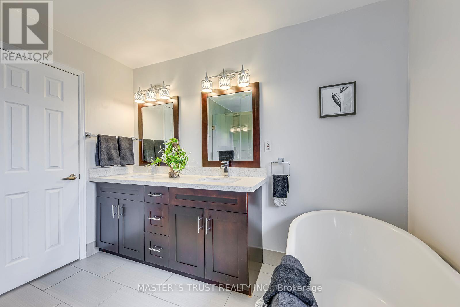 2591 Robin Drive, Mississauga, Ontario  L5K 2G2 - Photo 30 - W12952008