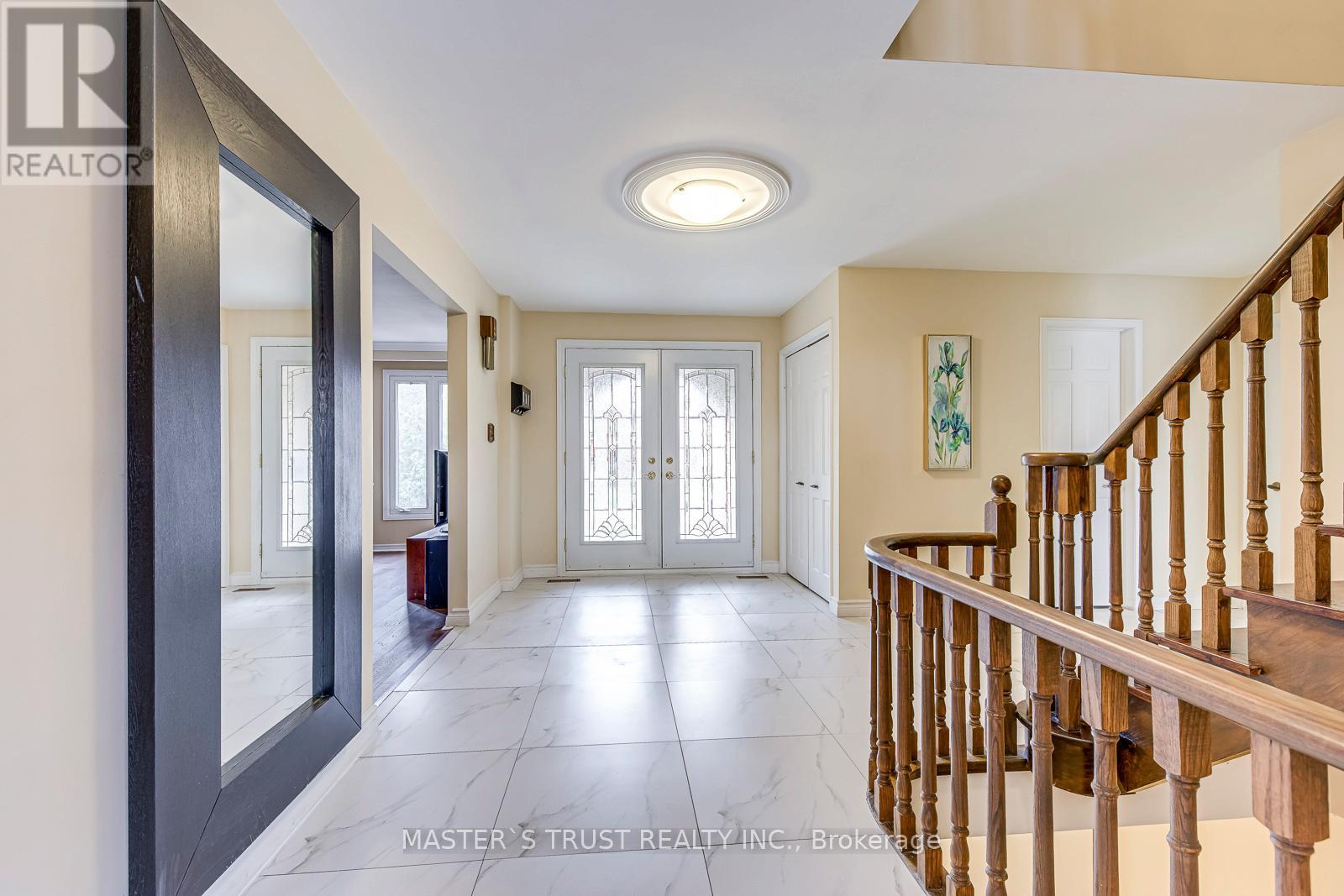 2591 Robin Drive, Mississauga, Ontario  L5K 2G2 - Photo 4 - W12952008