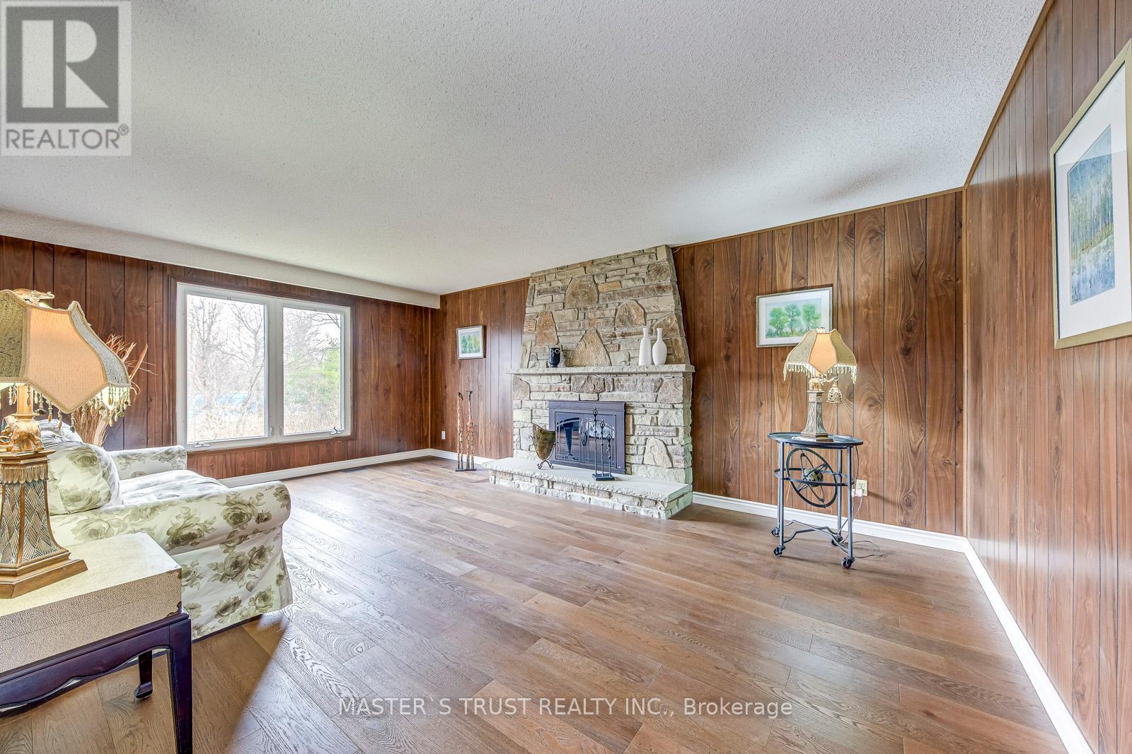 2591 Robin Drive, Mississauga, Ontario  L5K 2G2 - Photo 8 - W12952008